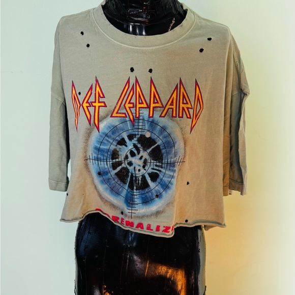 Forever 21 Def Leppard Graphic Cropped Tee - Picture 3 of 12